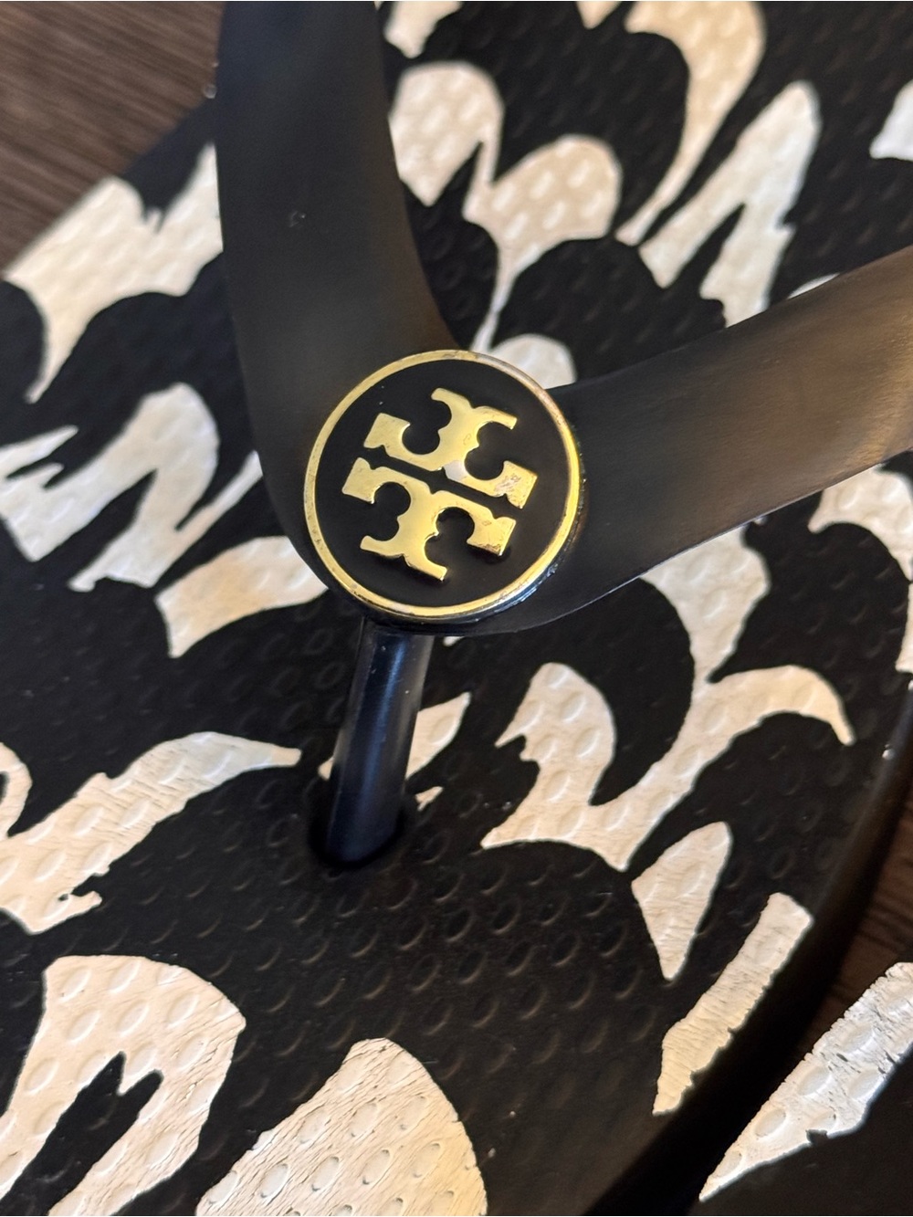 Tory Burch Black & White Patterned Logo Thong Sandals - Picture 8 of 8